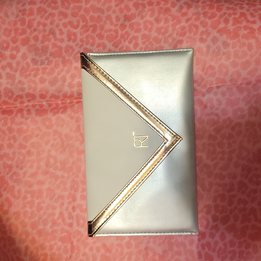 Gorgeous Real Technique Envelop Clutch